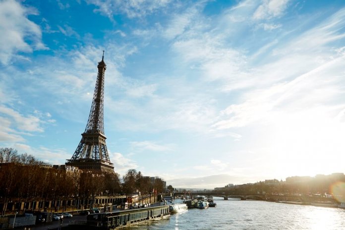 De Eiffeltoren van Parijs en de Seine