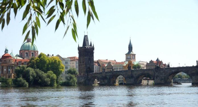 De Karelsbrug in Praag