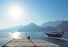 De oogverblindende kust van Oman De kust van Oman