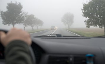 Rijden in de mist: hoe doe je dat?