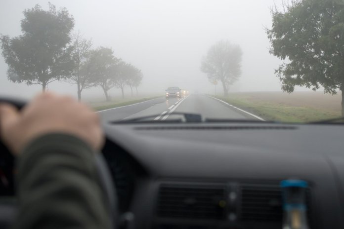 Rijden in de mist: hoe doe je dat?