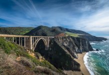 Deze tv-series doen je dromen van mooie reizen Naar deze tv-series kijkt de redactie in coronatijden