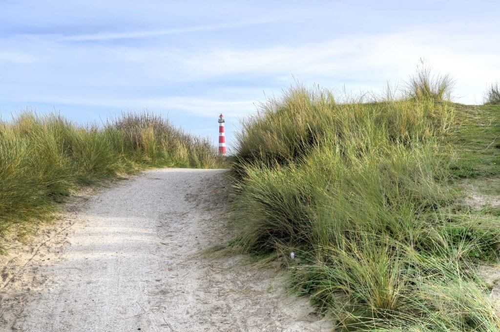 Waddeneilanden Ameland duinen vuurtoren wandelen