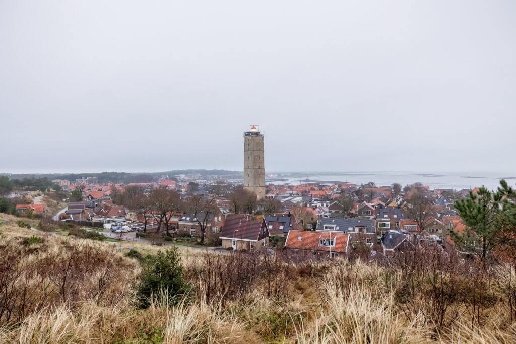 Waddeneilanden Terschelling uitzicht op dorp en vuurtoren