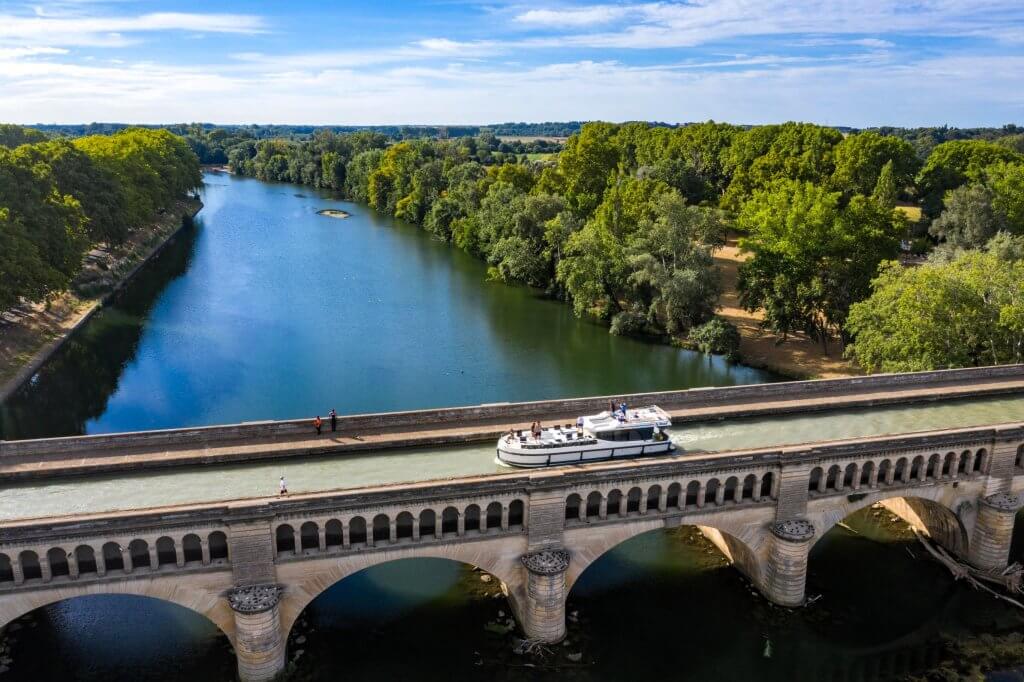 Vaarvakantie viaduct in Frankrijk