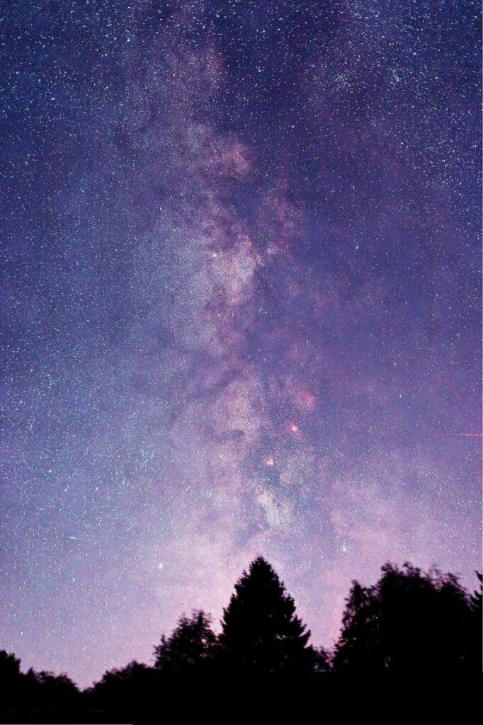 Kleurrijke sterrenhemel in de Eifel